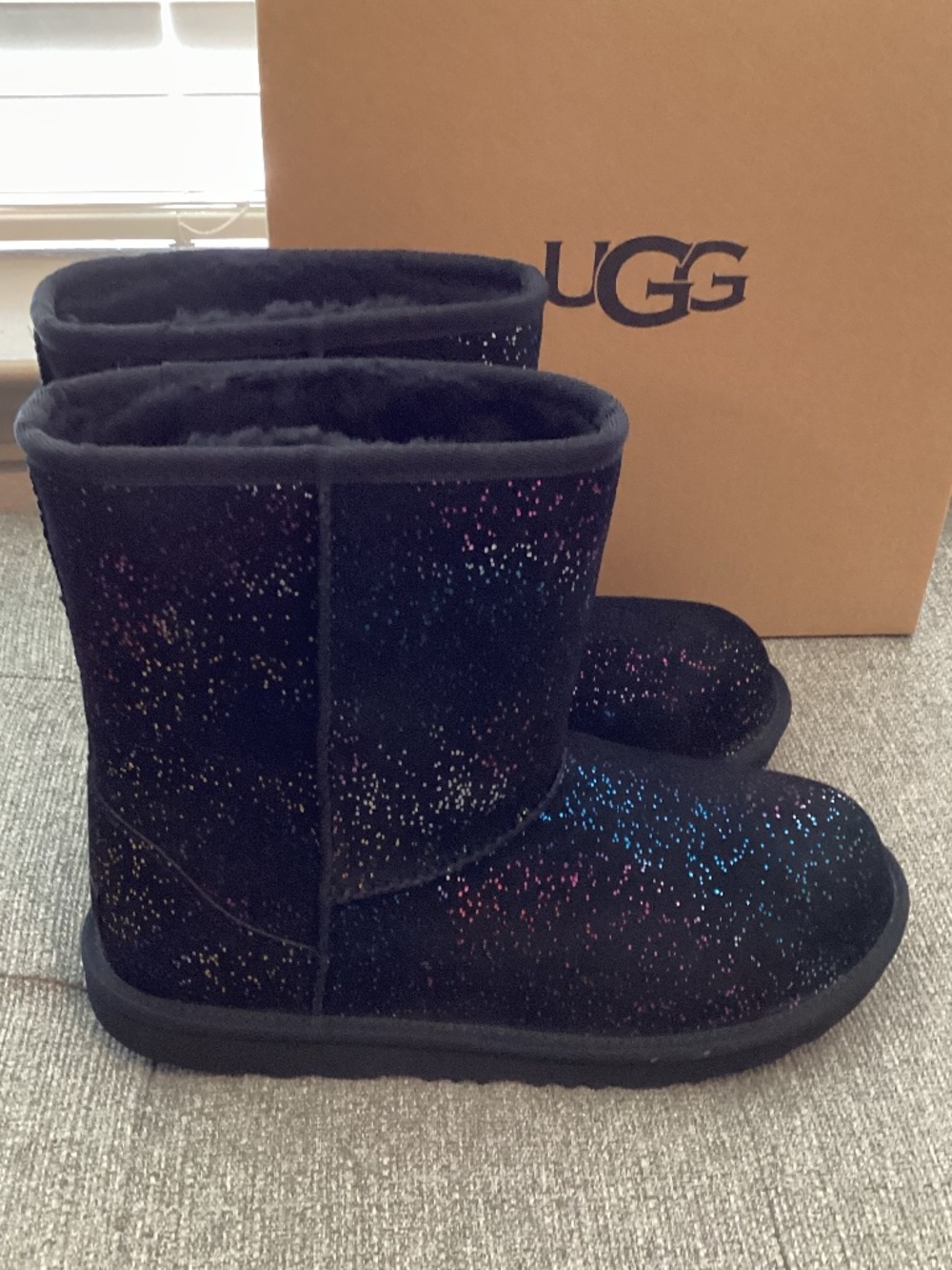 UGG® Kids Classic II Shimmer Sky Booties, size 6 Youth
